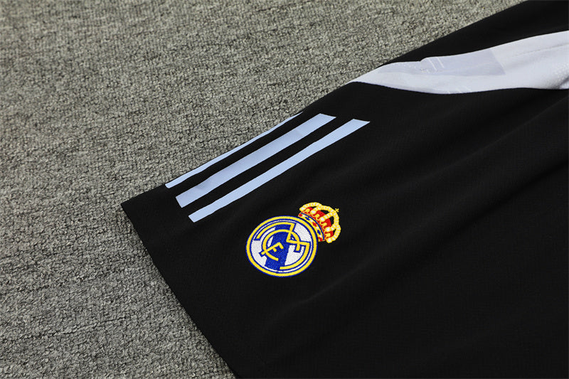 Maglia da allenamento e pantaloncini del Real Madrid 24/25