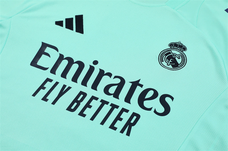 Maglia da allenamento e pantaloncini del Real Madrid 24/25